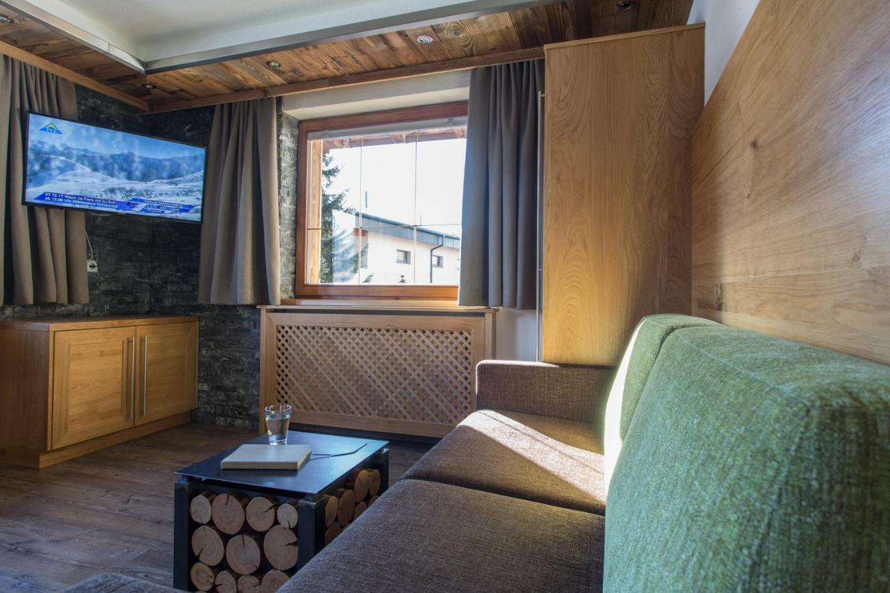 Naturlodge Ladis Ehemals Alpenlodge Alexander Inklusive Sommer Bergbahnticket المظهر الخارجي الصورة