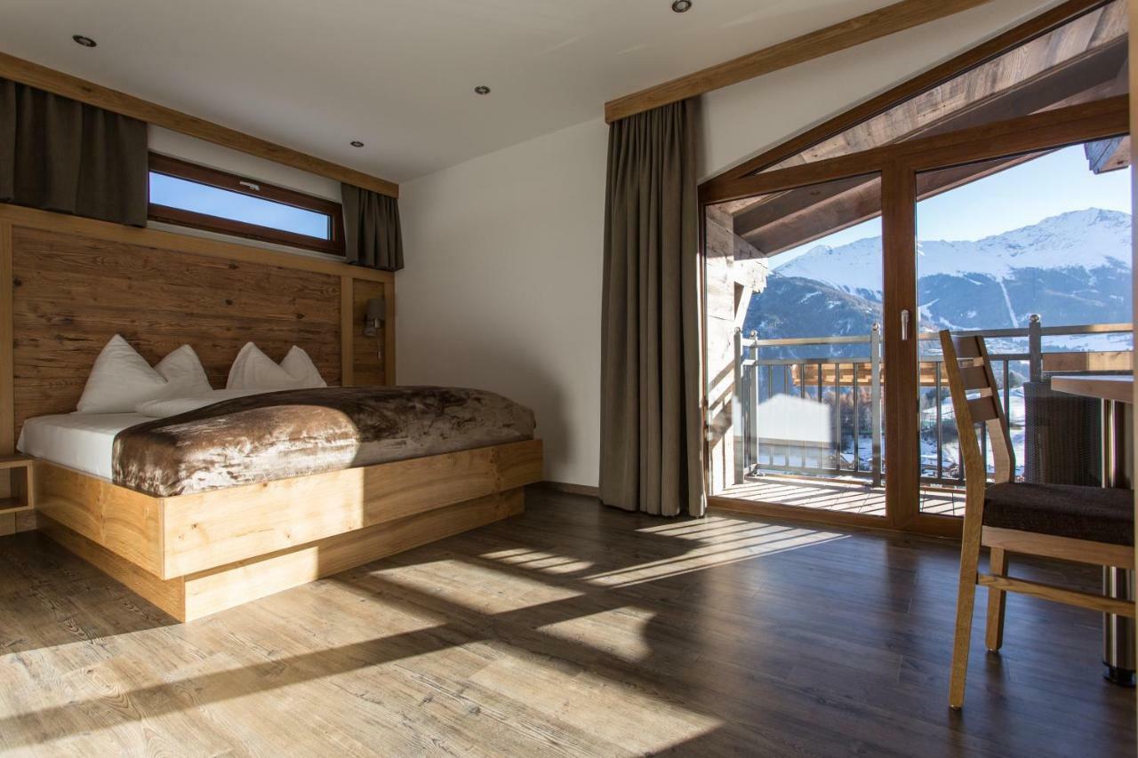 Naturlodge Ladis Ehemals Alpenlodge Alexander Inklusive Sommer Bergbahnticket المظهر الخارجي الصورة